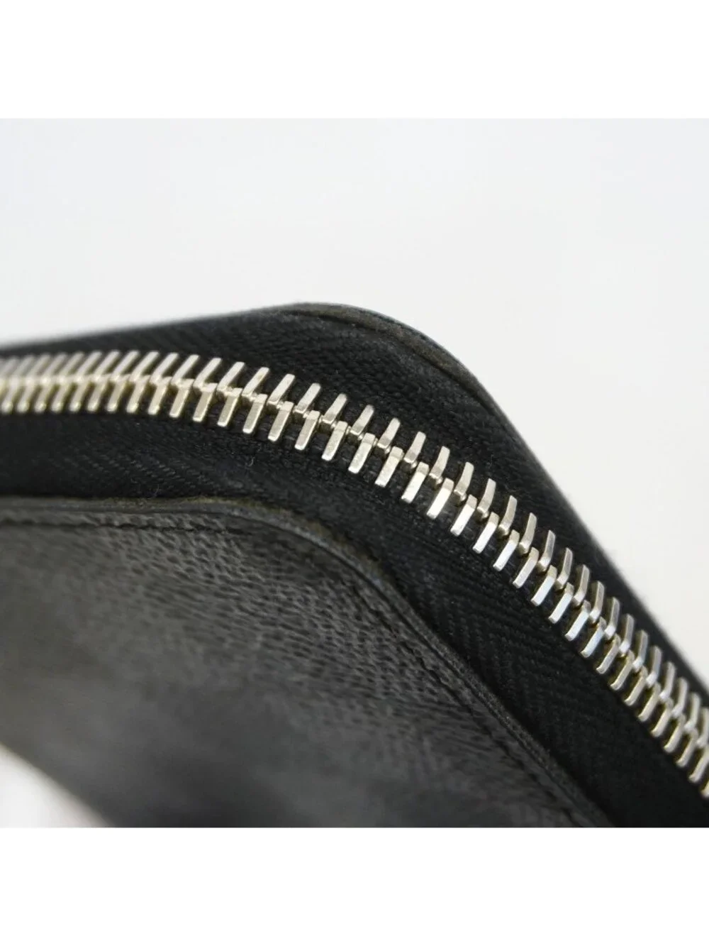 Louis Vuitton zipper width graphite